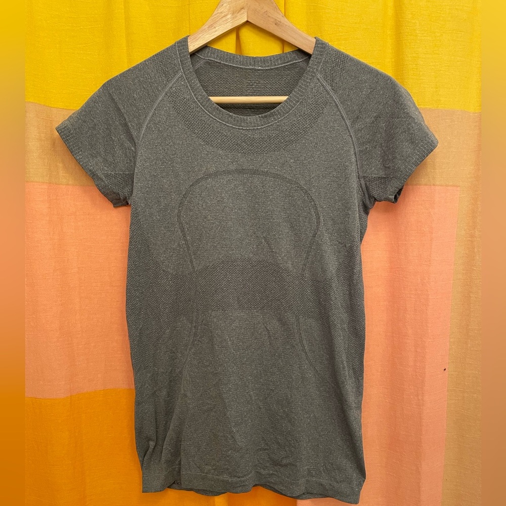 Lululemon Swiftly Tech Short Sleeve Crew Size 8